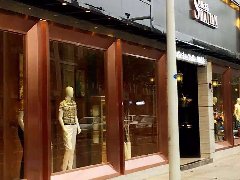 男裝展柜設(shè)計效果圖片